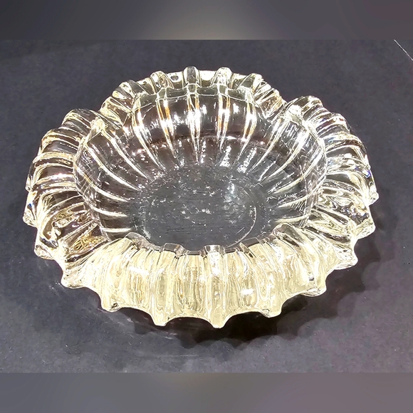 Vintage Ashtray 5.5" Clear Fluted Sharp Line Lot Of 2 EUC - Picture 6 of 9